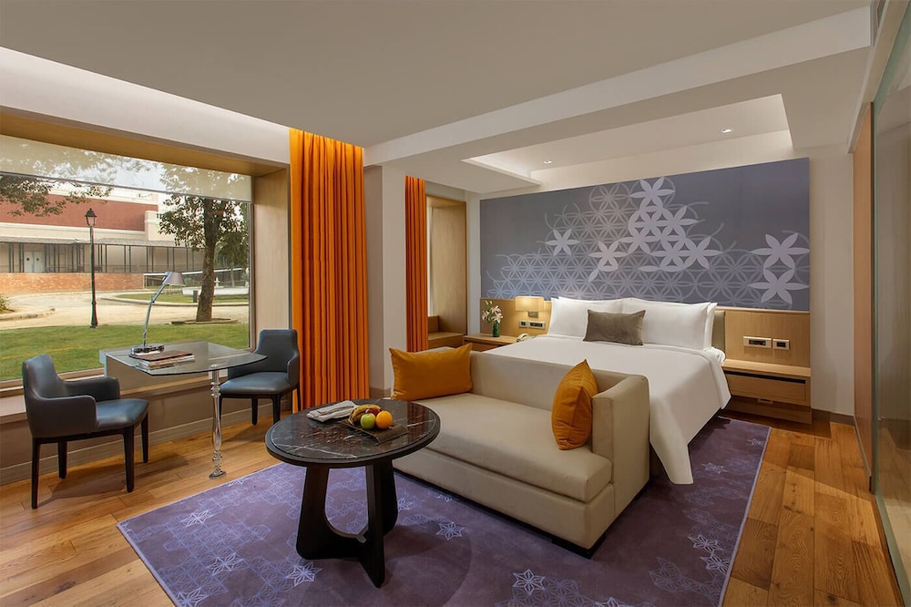 Suite, 1 King Bed (Junior Suite) - Photo 1