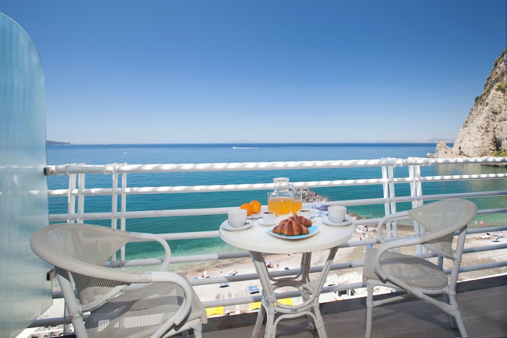 Standard Double Room, Partial Sea View - Photo 5