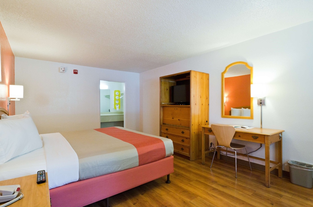 Deluxe Room, 1 King Bed, Accessible, Non Smoking photo 2