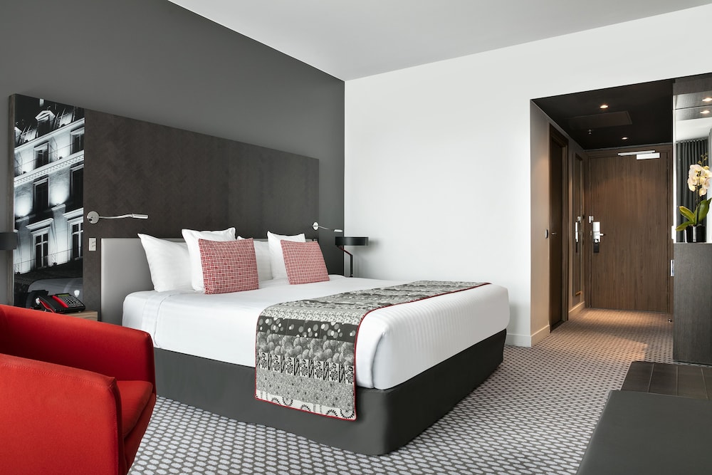 Room, 1 King Bed, Mobility Accessible