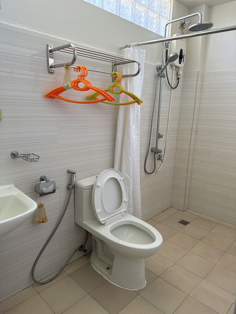 Basic Triple Room photo 2