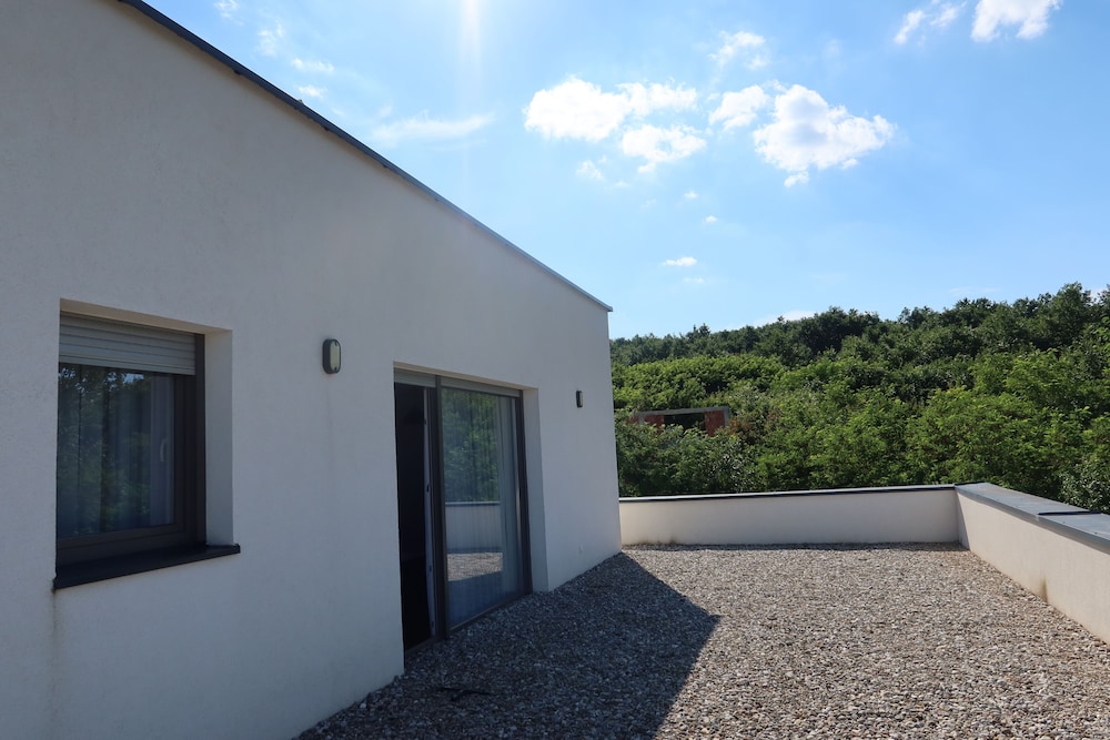 Family Studio Suite, 1 Bedroom, Hill View photo 1