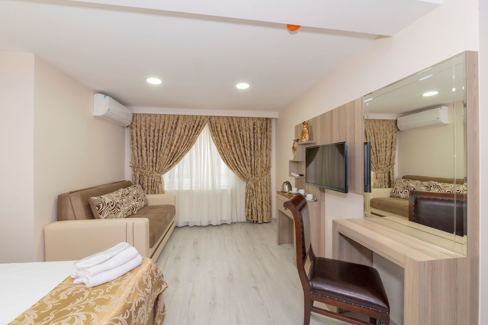 Grand Triple Room photo 2