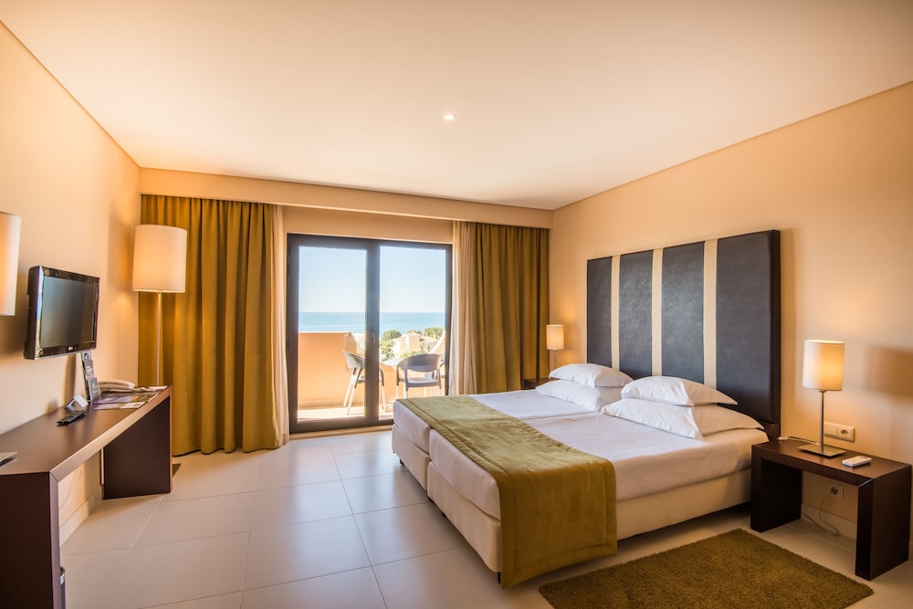 Twin Room, Sea View (3 Adults) - Photo 4
