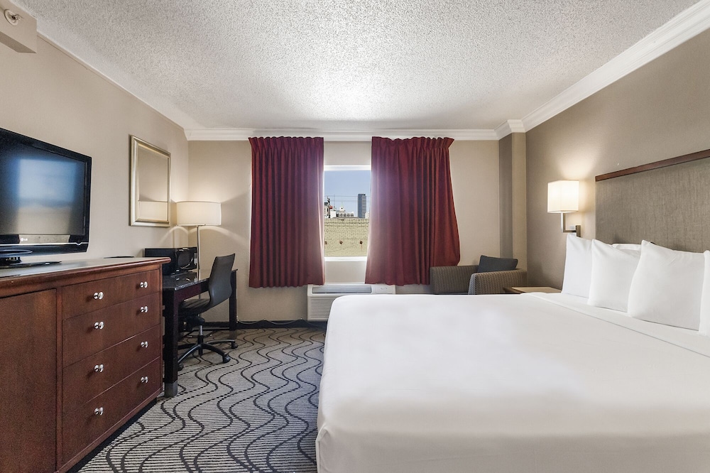 Suite, 1 King Bed, Non Smoking - Photo 2