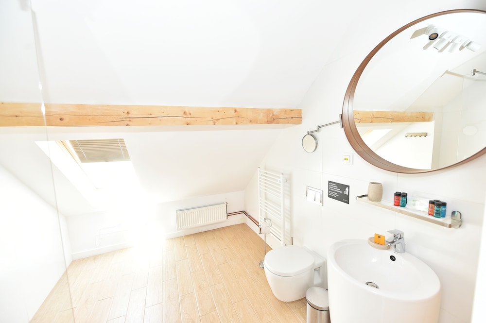 Standard Suite - Photo 10
