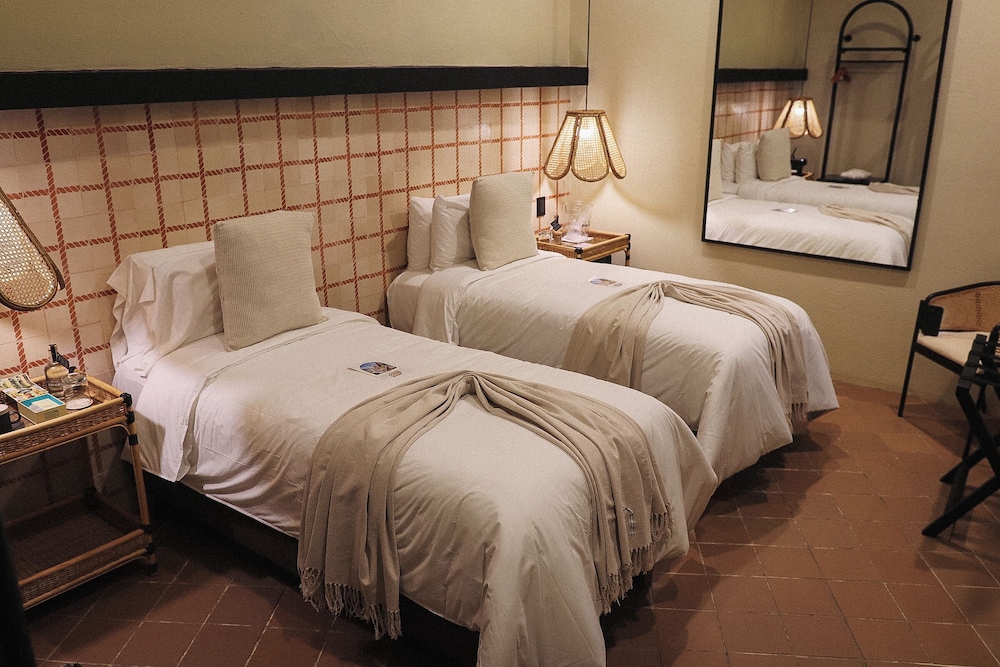 Superior Twin Room, No Windows photo 1
