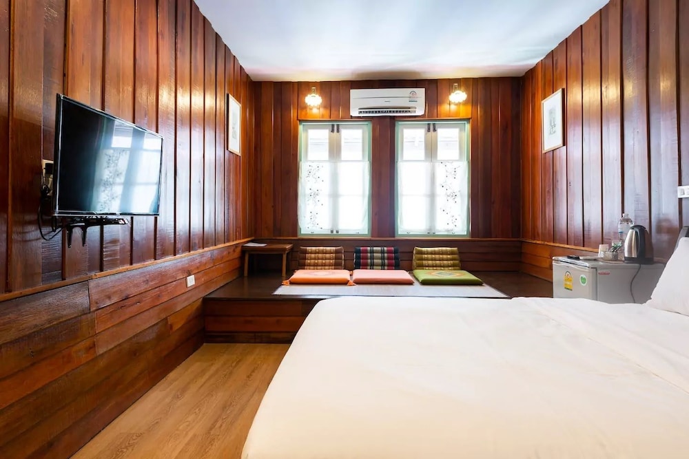 Lower Deck North Room photo 1
