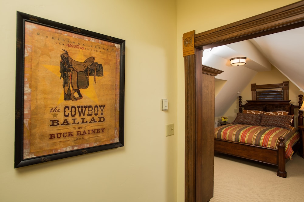 Flat Top (1 Queen Bed) photo 2
