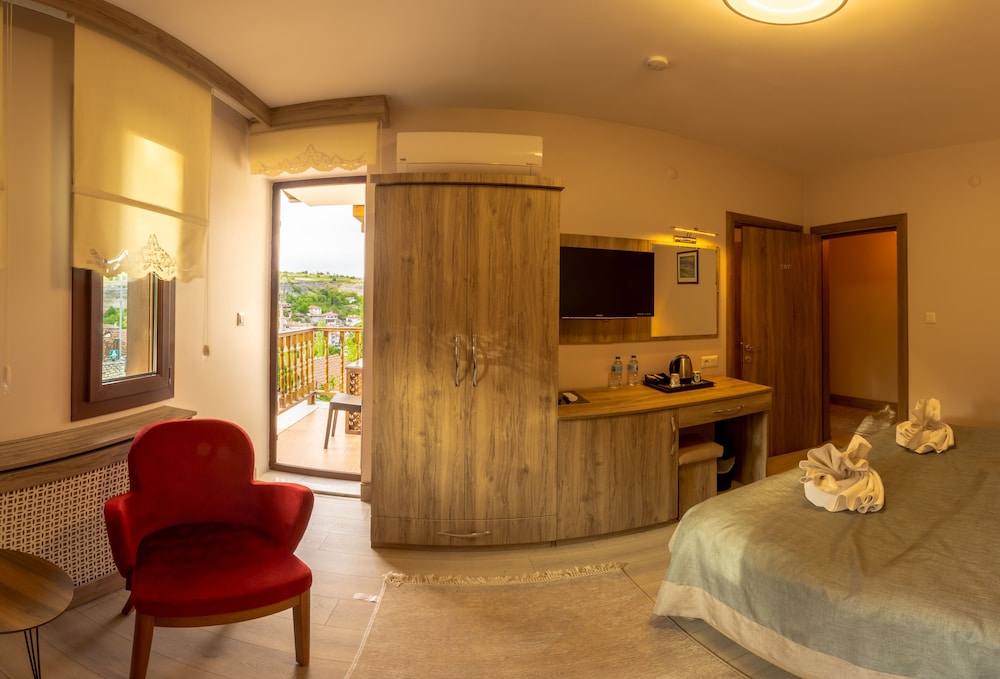 City Room photo 3