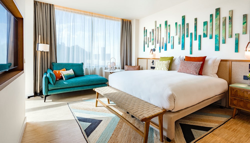Room, 1 King Bed (Double Balconies) - Photo 3