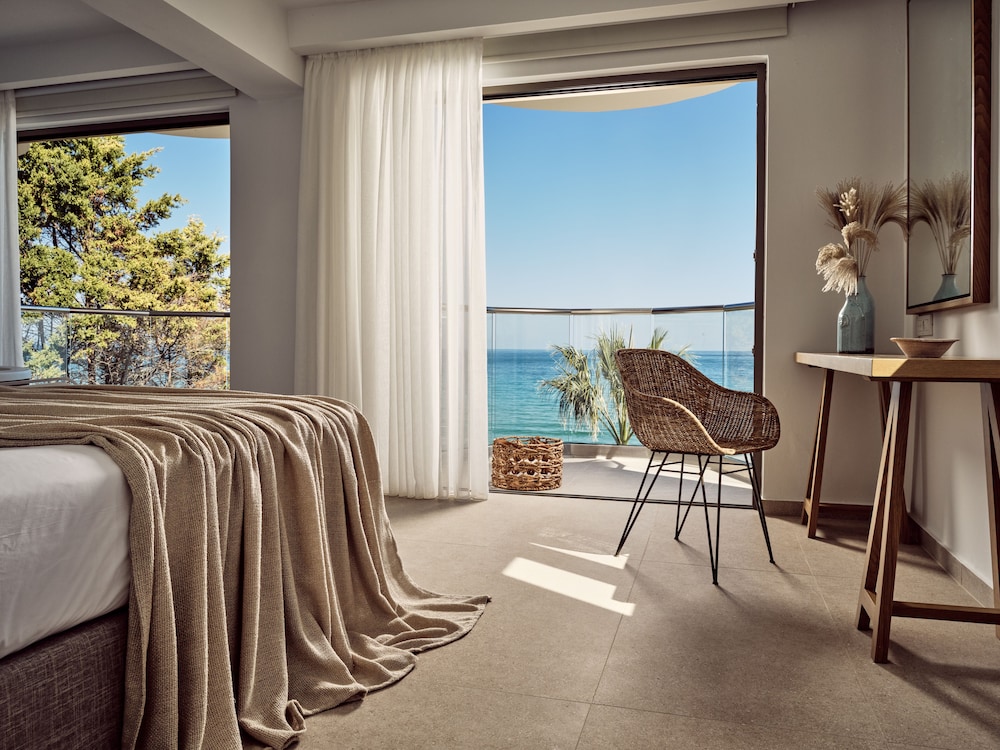 Superior Suite, Hot Tub, Sea View