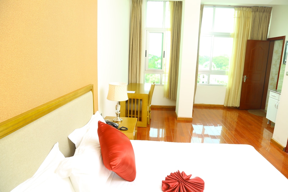 Superior Room, 1 King Bed, Accessible, Lake View