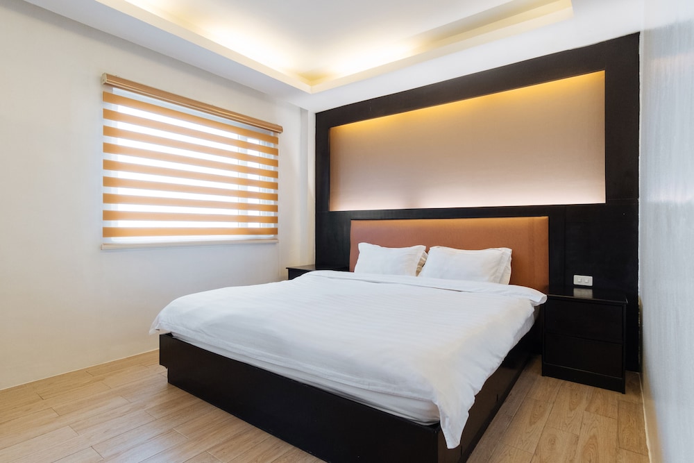 Superior Room, 1 King Bed - Photo 2