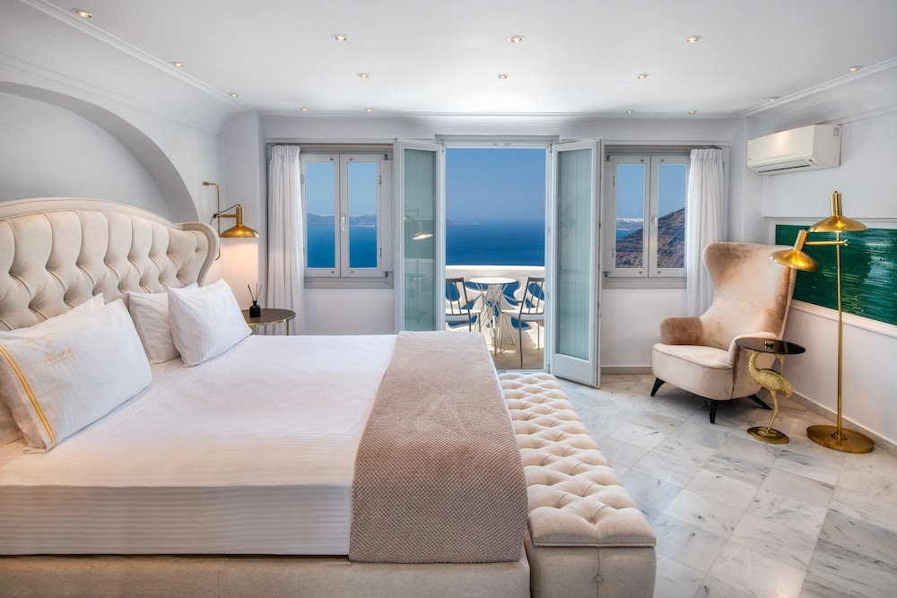 Royal Suite with Outdoor Hot Tub - Photo 3