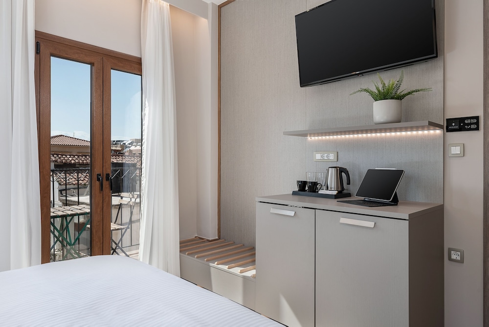 Deluxe Room - Photo 5