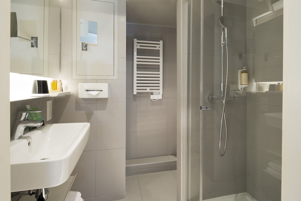 Standard Double Room - Photo 6
