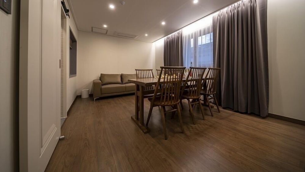 Basic Suite - Photo 9