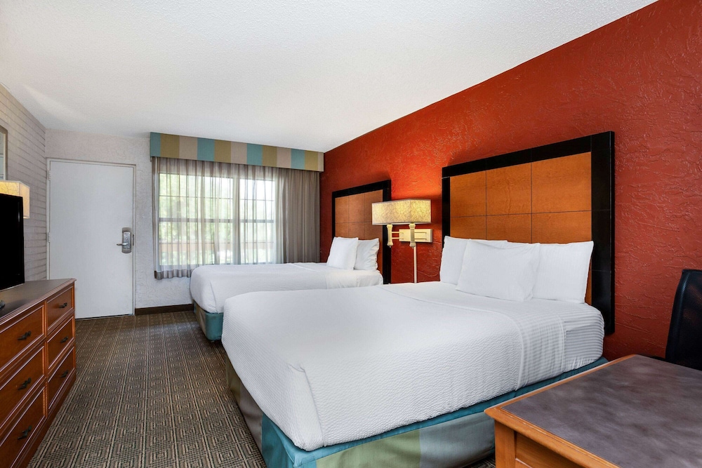 Deluxe Room, 2 Double Beds, Non Smoking - Photo 1