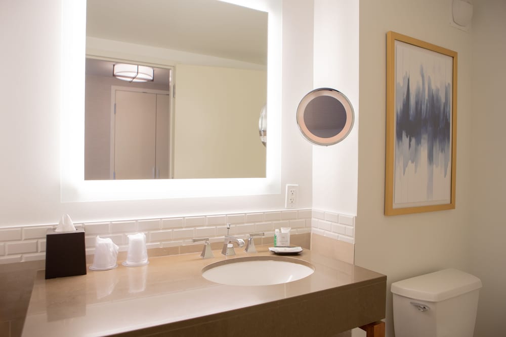 Traditional Room, 2 Queen Beds (Mobility/Hearing Access, Roll-In Shwr) - Photo 9