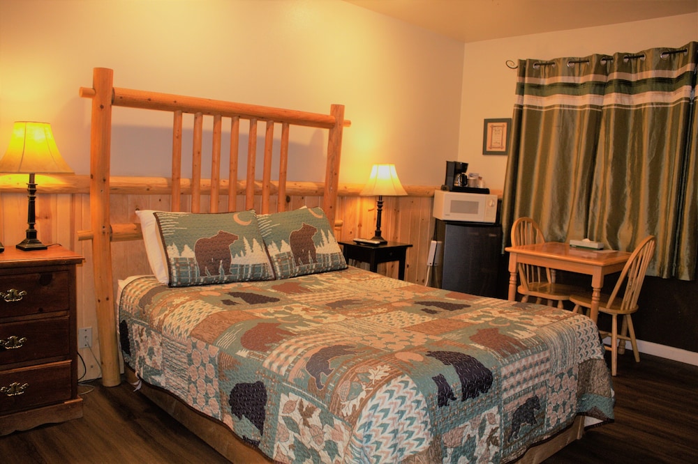 Standard Room, 1 Queen Bed