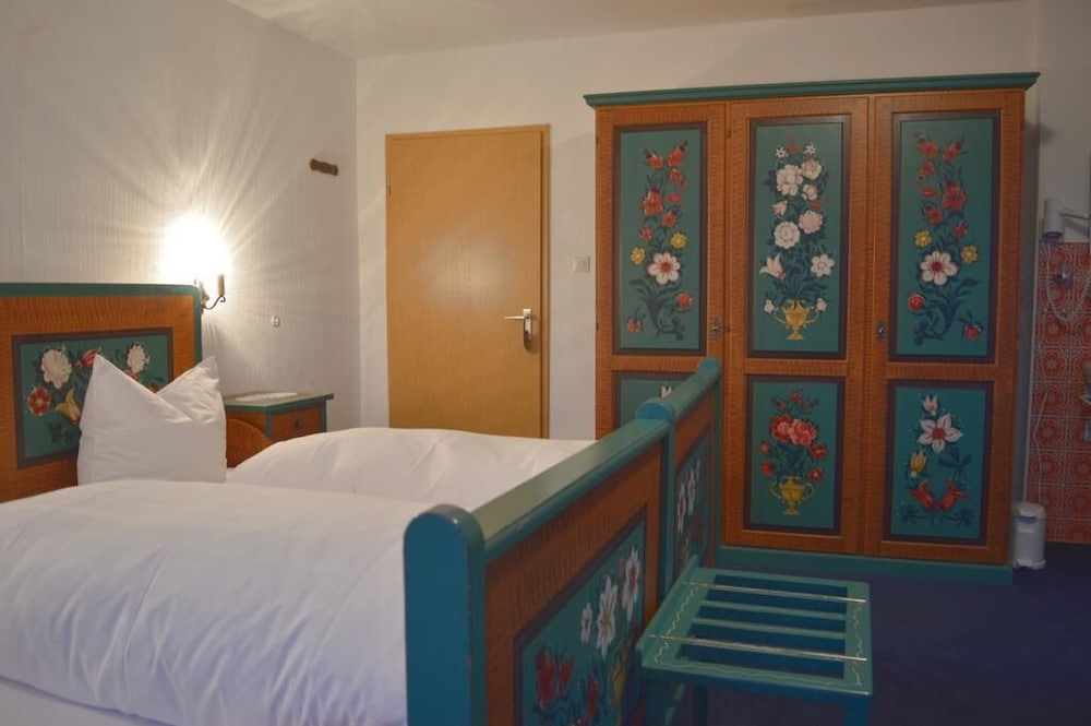 Double or Twin Room, Shared Bathroom (1)