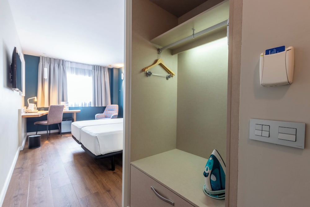 Room photo 2