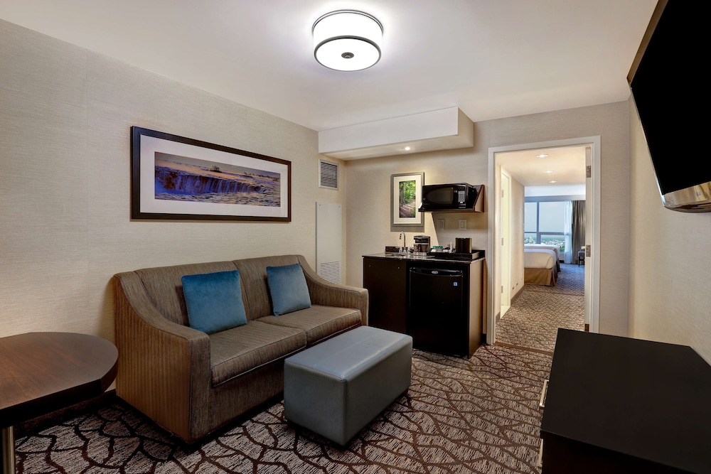 2 Queen Beds with Sofa Bed and view of Niagara Falls American Falls - Floor 40