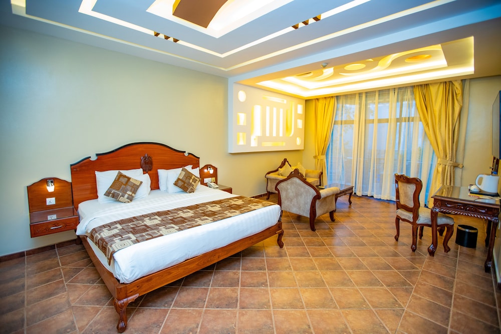 Executive Suite - Photo 3