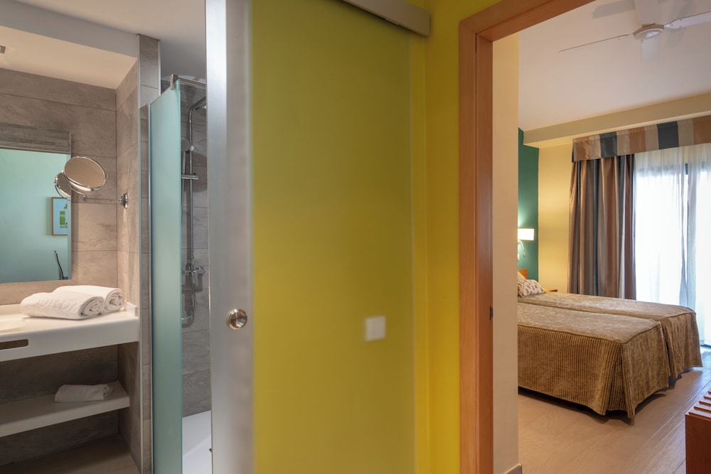 One-Bedroom Apartment Plus with Large Balcony (2 adults + 1 child)
