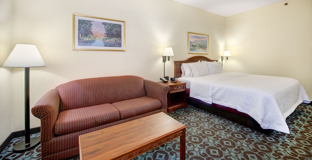 Standard Room, 1 King Bed, Non Smoking - Photo 1