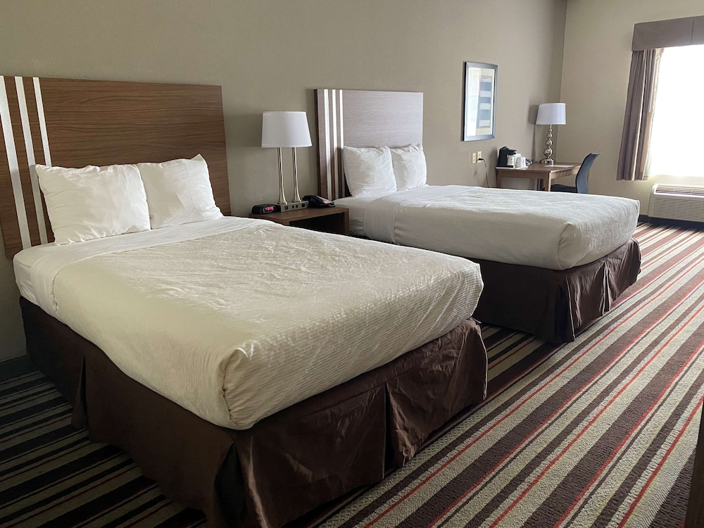 Suite, 2 Double Beds, Non Smoking, Refrigerator & Microwave (Oversized Room) photo 1