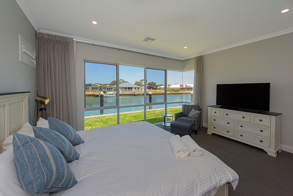 Deluxe House, 4 Bedrooms, Non Smoking, Kitchen photo 1