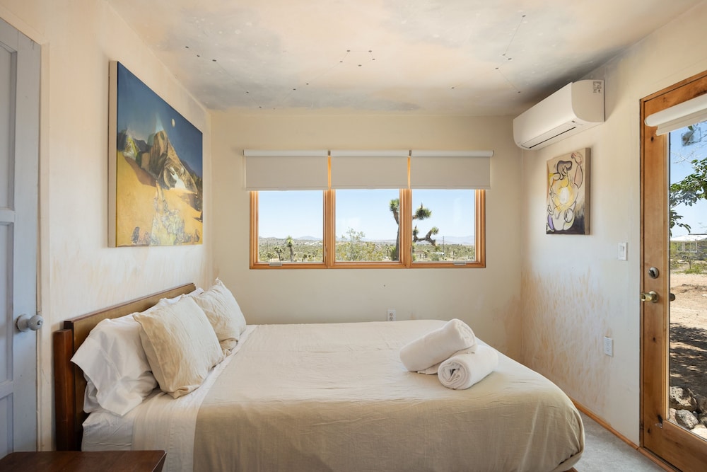 House, 2 Bedrooms photo 3
