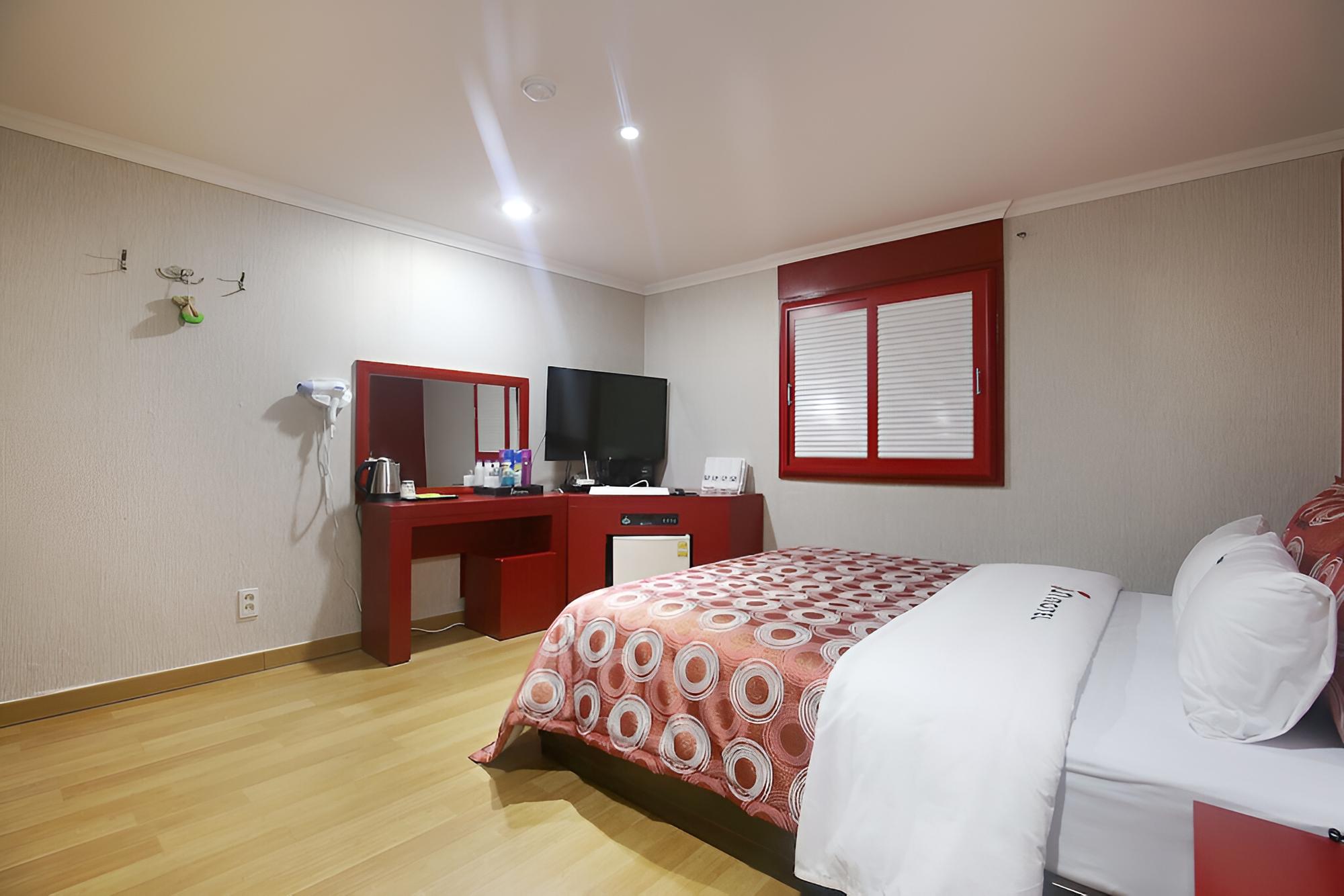 Room (Standard Room RED) - Photo 4