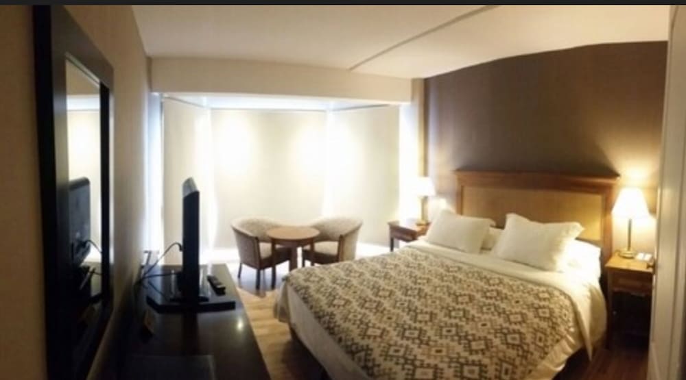 Standard Double Room, 1 Double Bed, Partial Lake View
