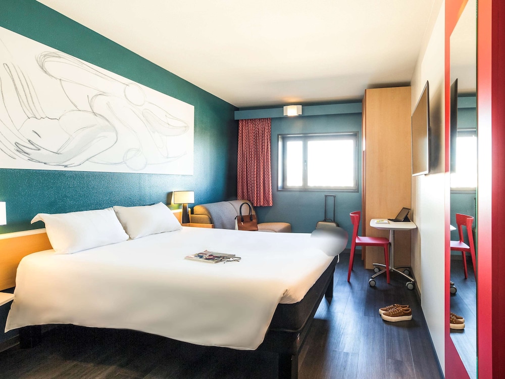 Family Room, 1 Double Bed with Sofa bed - Photo 6