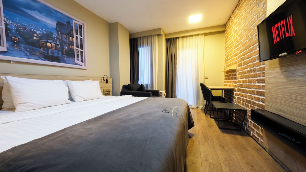 Economy Double Room, 1 Queen Bed (Triple Use) photo 2