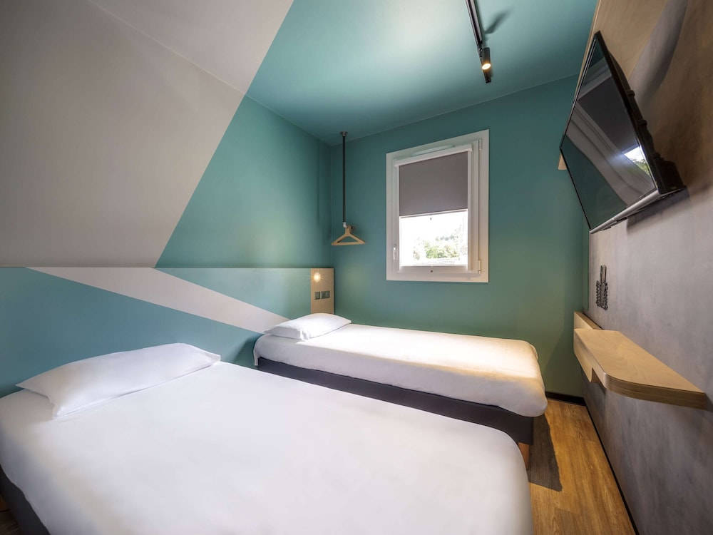 Standard Room, 2 Twin Beds photo 3