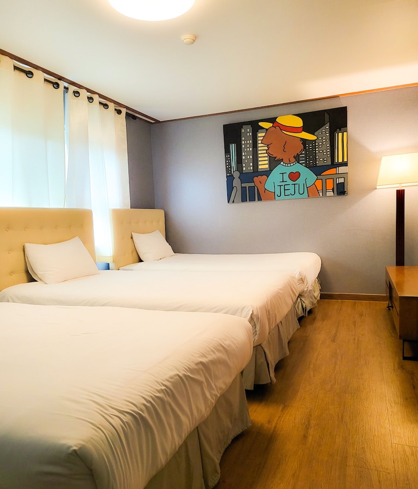 Shared Dormitory, Women Only for 3 pax / Private Bathroom (3 pax / price per person)