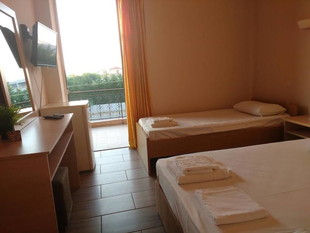 Economy Quadruple Room, Garden View (108 4K) photo 1