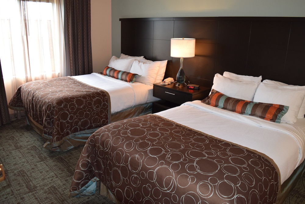 Suite, 2 Bedrooms (1 Queen, 2 Double Beds) - Photo 4
