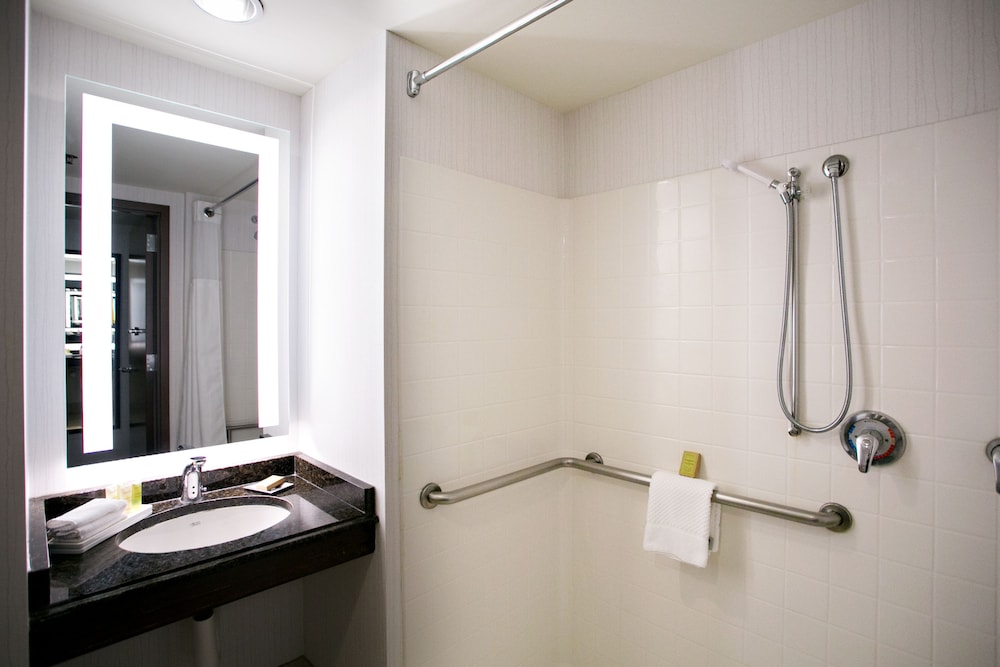 Room, Accessible - Photo 12