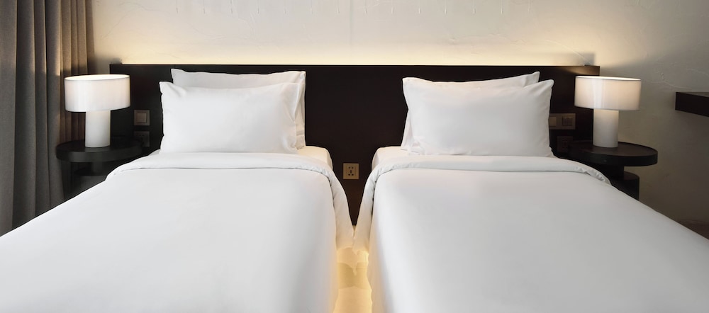 Superior Twin Bed - Photo 5