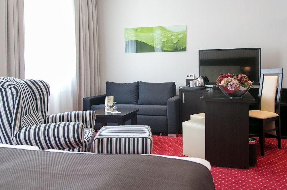 Standard Triple Room, Multiple Beds, Non Smoking photo 1
