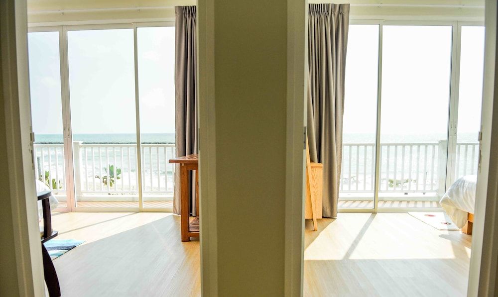 Captain House - Photo 17