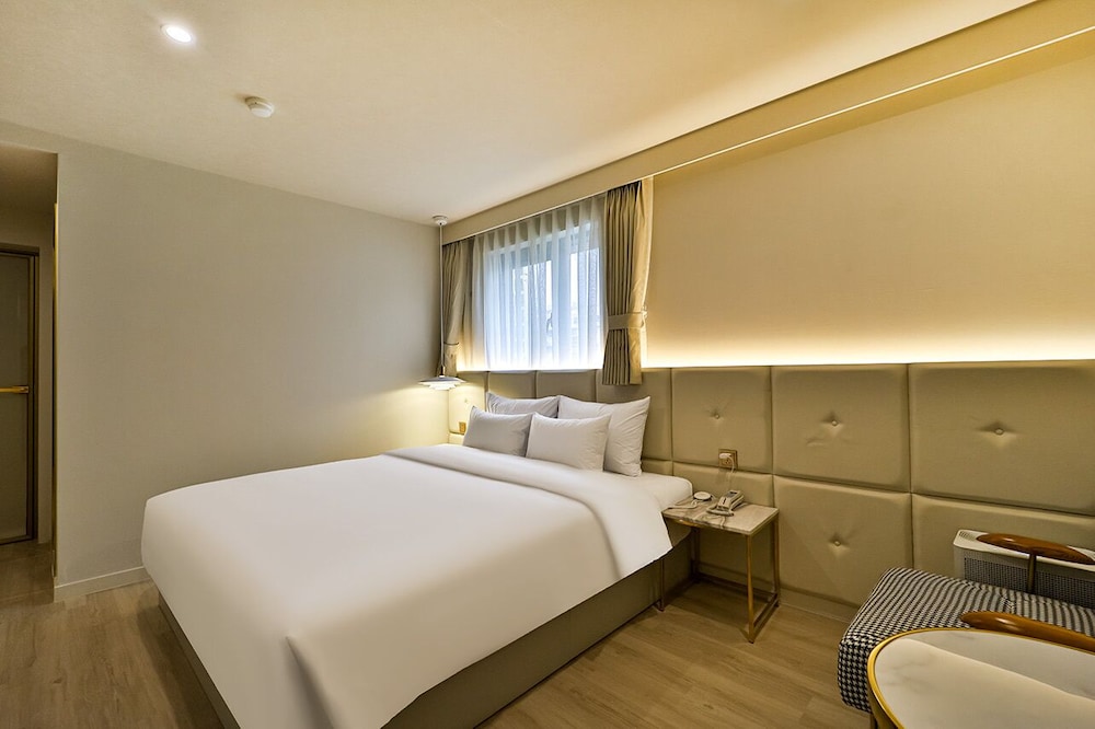 Standard Double Room - Photo 4