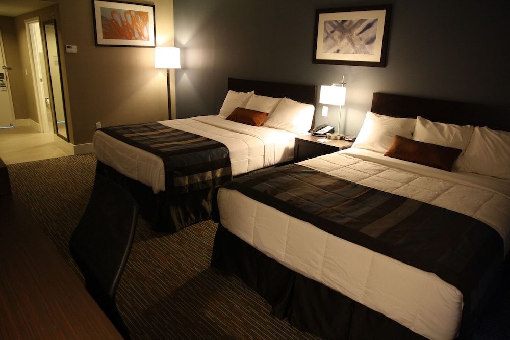 Deluxe Room, 2 Queen Beds, Accessible, Non Smoking (Mobility/Hearing, Tub w/ Grab Bars)