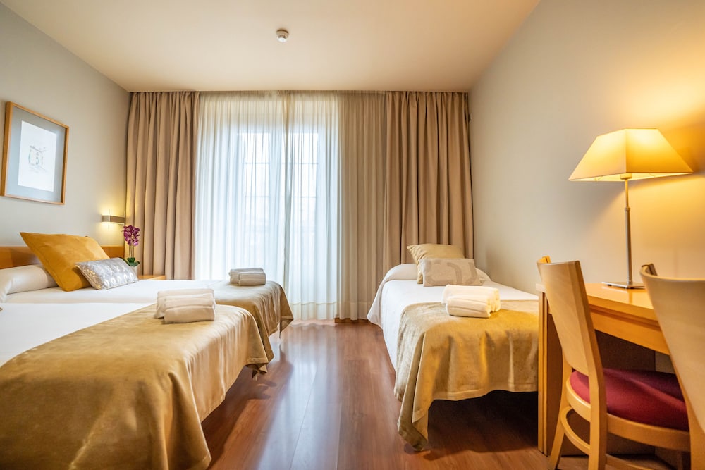 City Quadruple Room - Photo 8