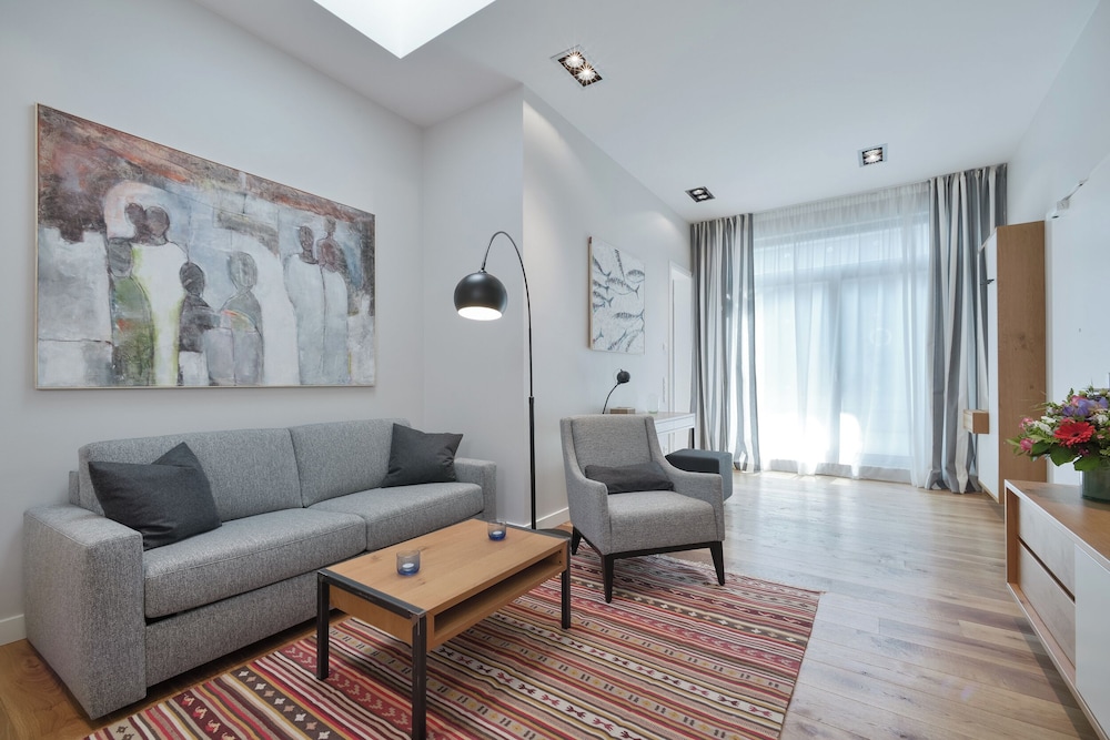 2-Room Apartment Cosy Gem 57 m² photo 1